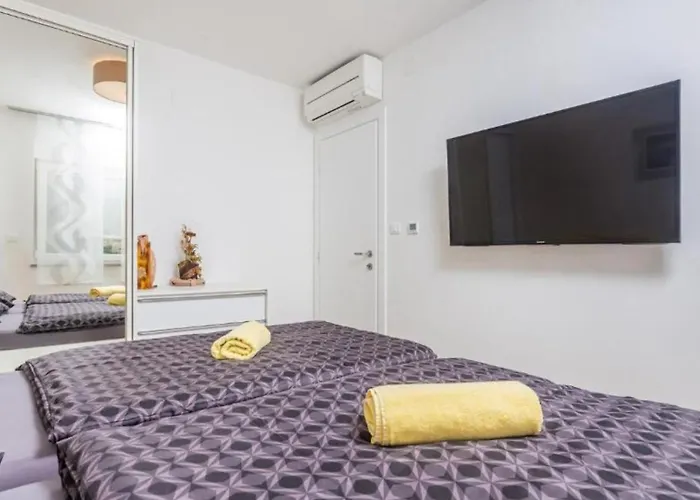Sky & Sea Luxury With Whirpool&sauna By Guide Vila
