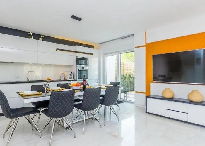 Sky & Sea Luxury With Whirpool&sauna By Guide Villa